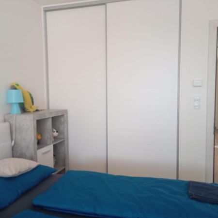 Moderni Pokoj S Parkovanim Zdarma Brno Luaran gambar