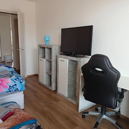 Moderni Pokoj S Parkovanim Zdarma Brno Luaran gambar