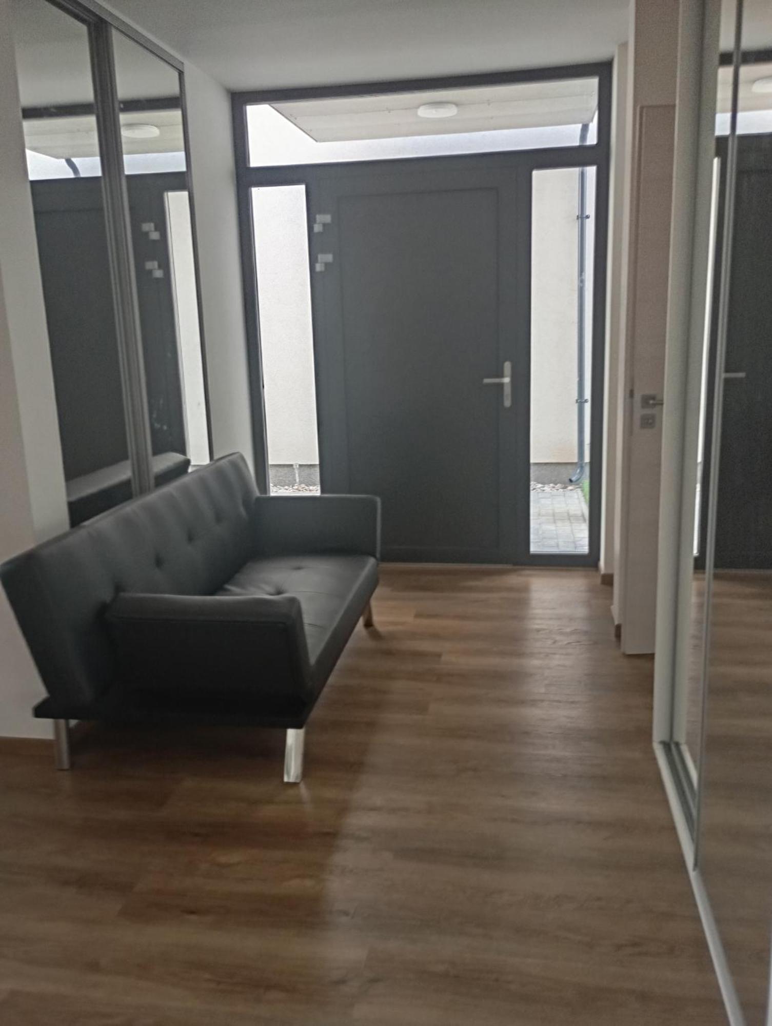 Moderni Pokoj S Parkovanim Zdarma Brno Luaran gambar